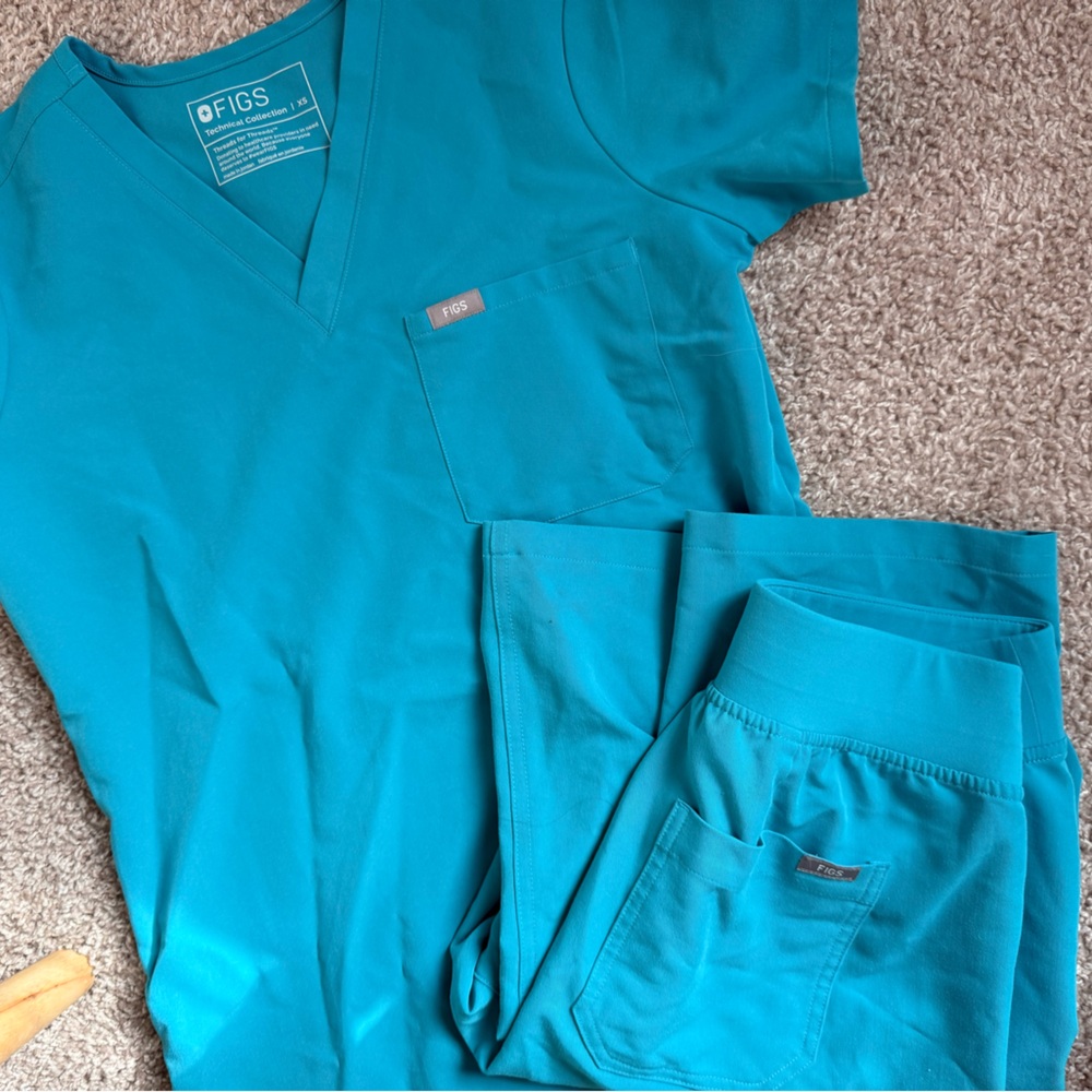 Figs Aqua Blue Scrub Set